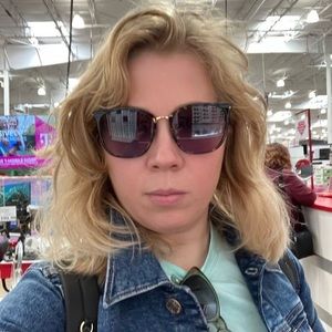 Meet your Posher, Elena